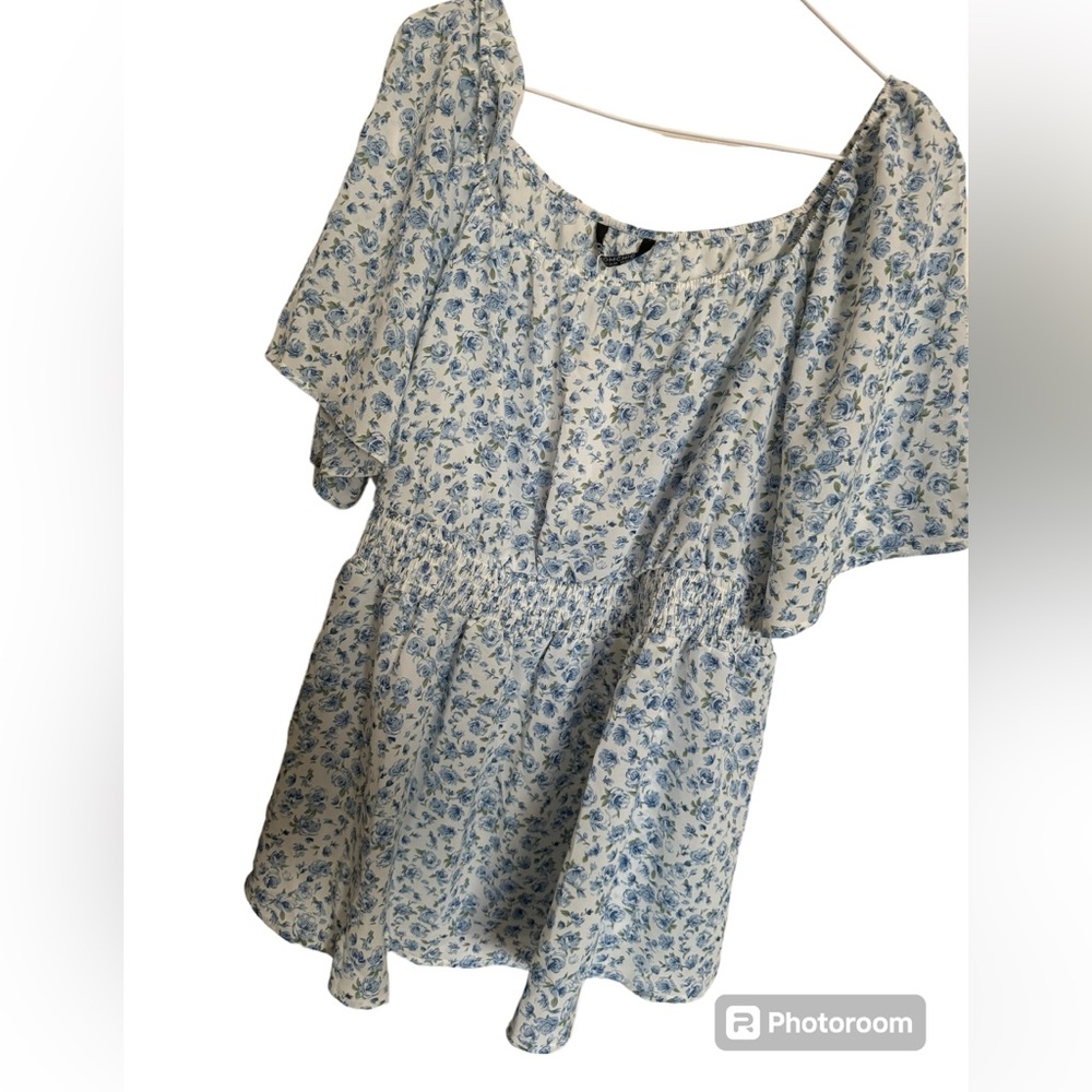 Bloomchic floral top size 14-16